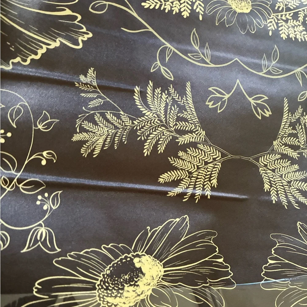 Vintage floral black & gold wallpaper